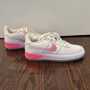 Nike Kids White and Pink Nike Air Sneakers Boys size 4.5